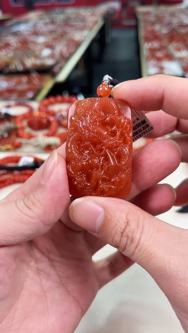 未镶嵌雕刻吊坠南红玛瑙一个/条
