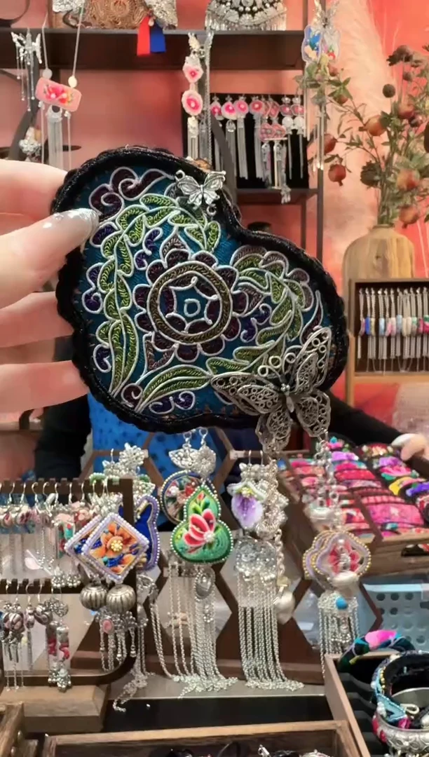 织绣?****?云织谣民族风精美饰品   210