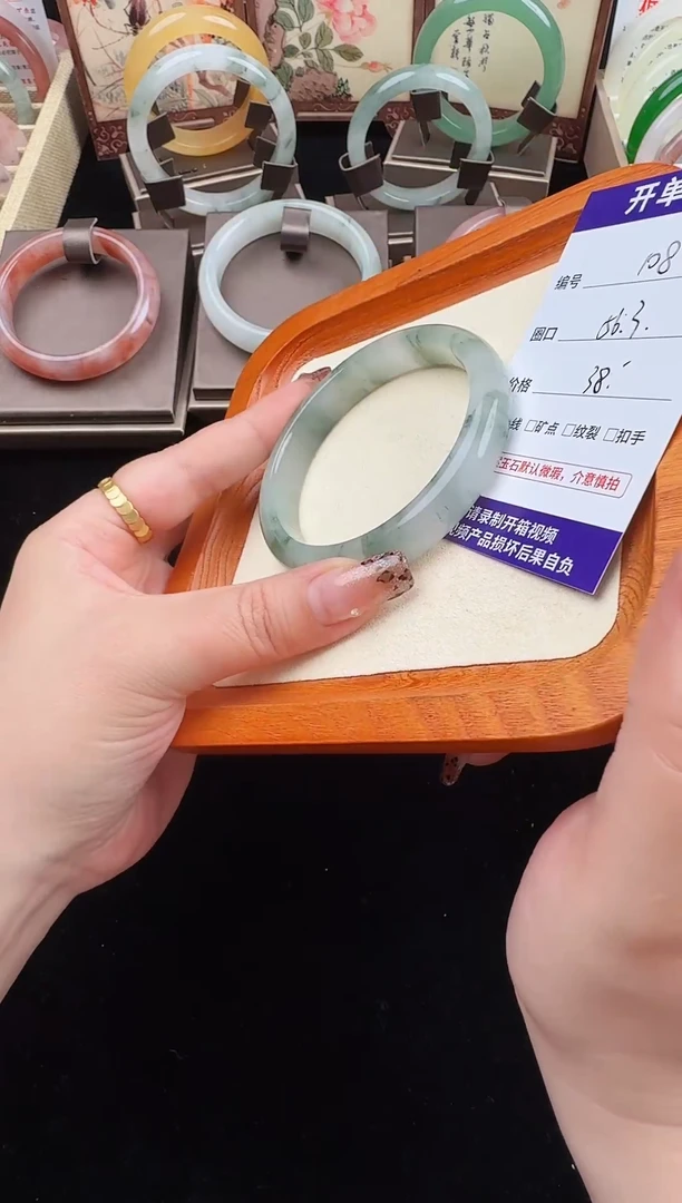 石英质玉手镯未镶嵌108