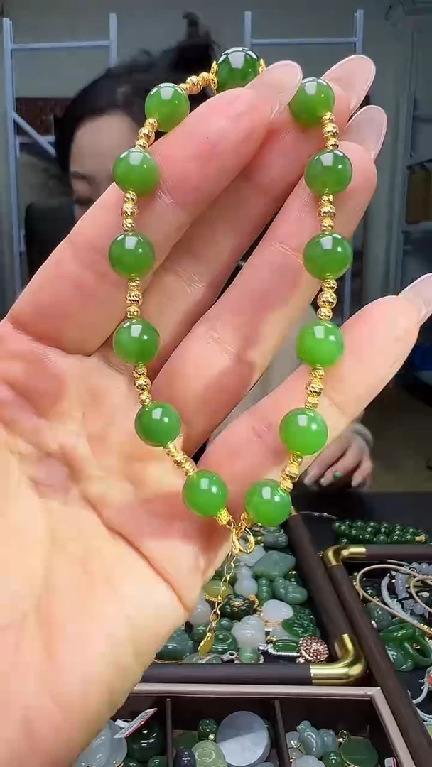 颈饰18K金镶嵌和田玉(多样性发货.发其一）11.10.75