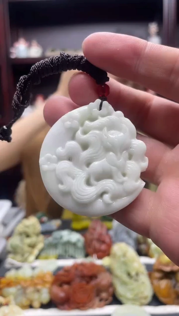 岫玉未镶嵌吊坠·