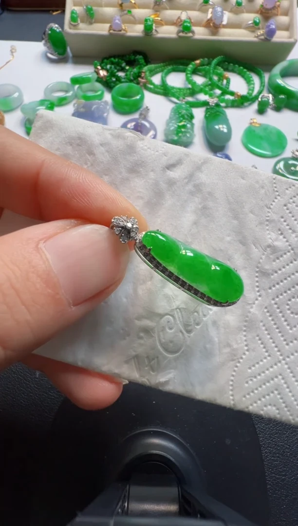 吊坠(不含链)18K金镶嵌翡翠5800