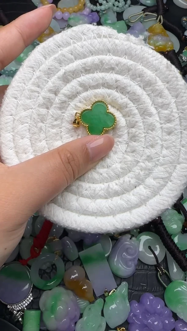 颈饰未镶嵌翡翠缅甸翡翠吊坠