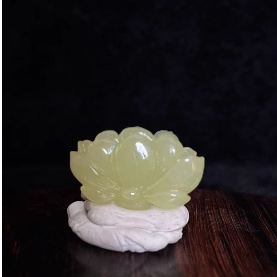 lot015 NYMZ0048 和田玉若羌黄口莲花挂坠