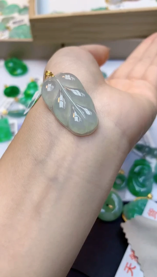 颈饰18K金镶嵌翡翠天然A货翡翠百元以上9元证书费自理