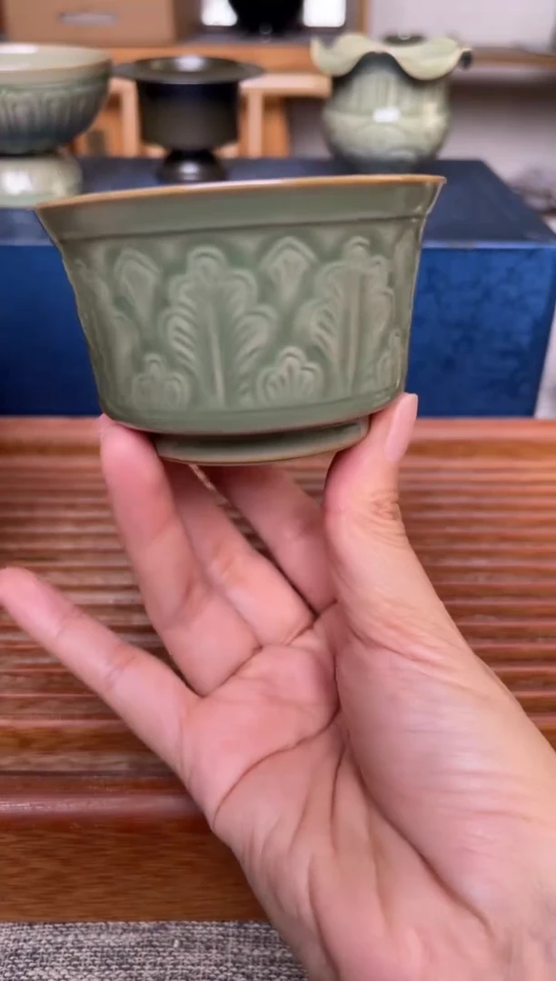 瓷器手工秘色蕉叶纹马蹄杯 微瑕