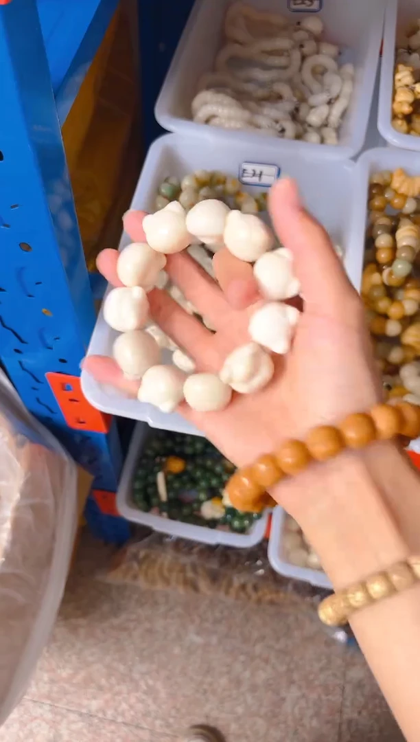 吊坠菩提根/象牙果白色熊头单圈