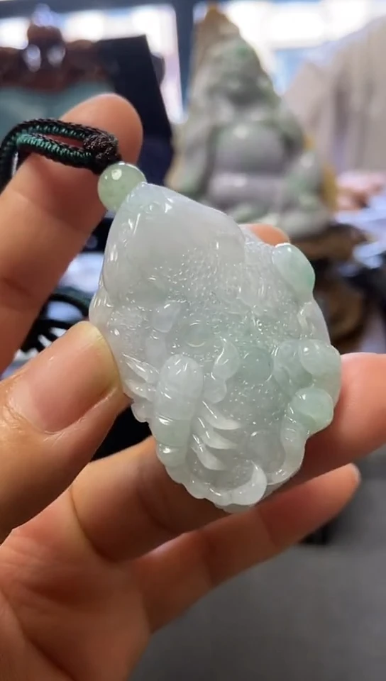 翡翠未镶嵌颈饰我*气吊坠