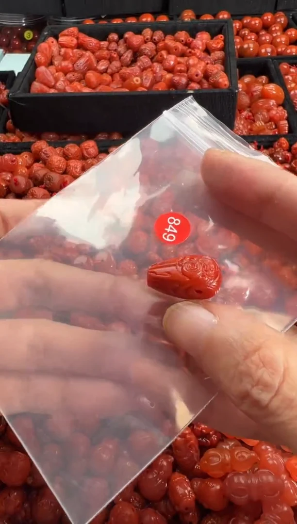 颈饰未镶嵌南红玛瑙1