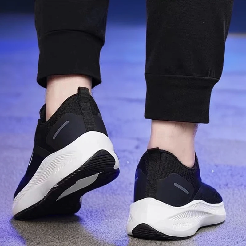 断码-时尚百搭透气潮鞋男女情侣款耐磨运动鞋