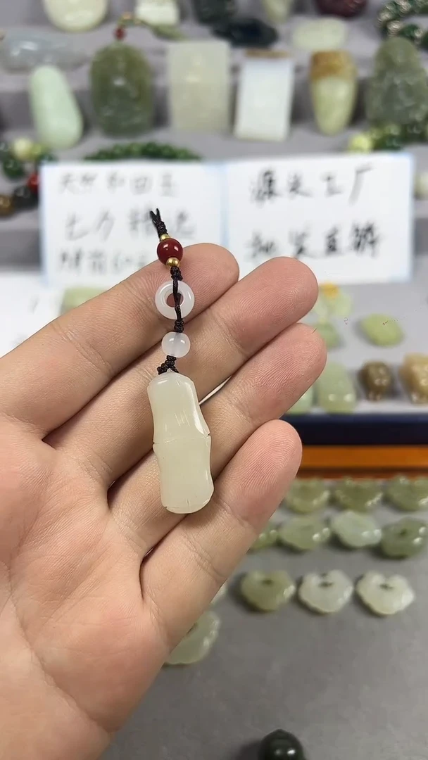 和田玉未镶嵌颈饰和田玉 未镶嵌 颈饰