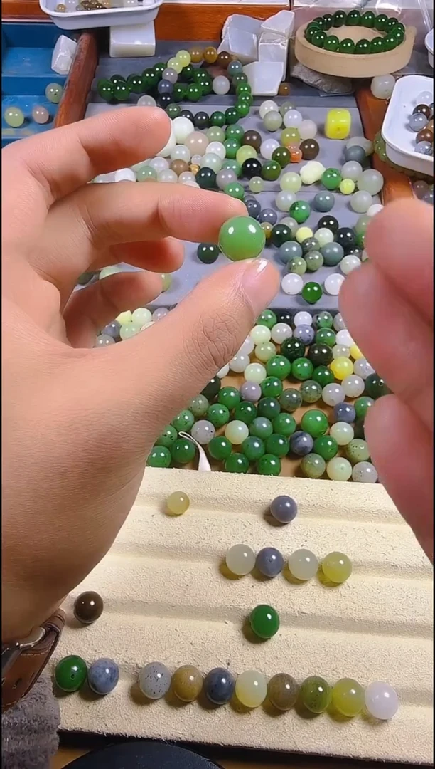 未镶嵌手链和田玉卡14俄罗斯碧玉散珠有黑点