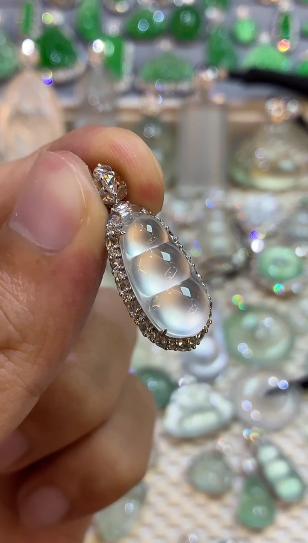 吊坠(不含链)18K金镶嵌翡翠豆子