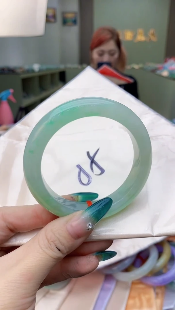 【闪购商品】翡翠手镯未镶嵌1034970689