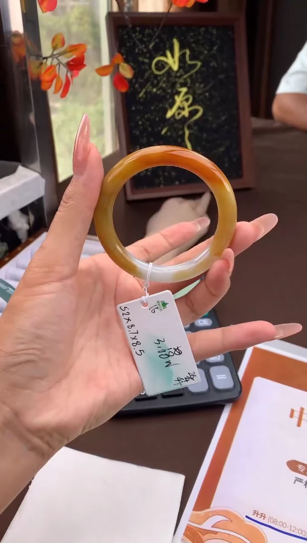 翡翠手镯未镶嵌自带#送礼#，下单联系客服核对地址~