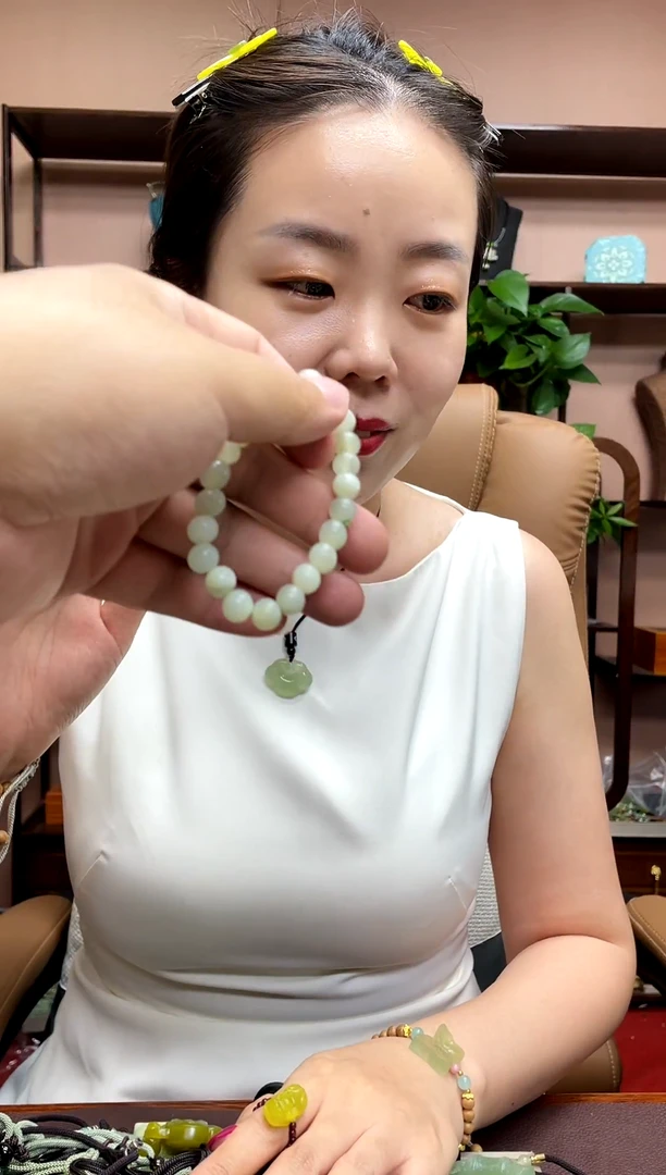 岫玉未镶嵌颈饰元**满·