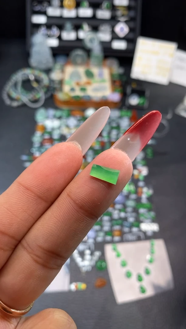 【闪购商品】翡翠挂件未镶嵌柱子