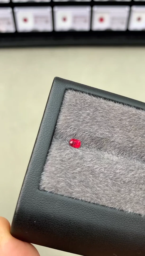 定制尖晶石裸石未镶嵌0.24ct 枕型 红色调