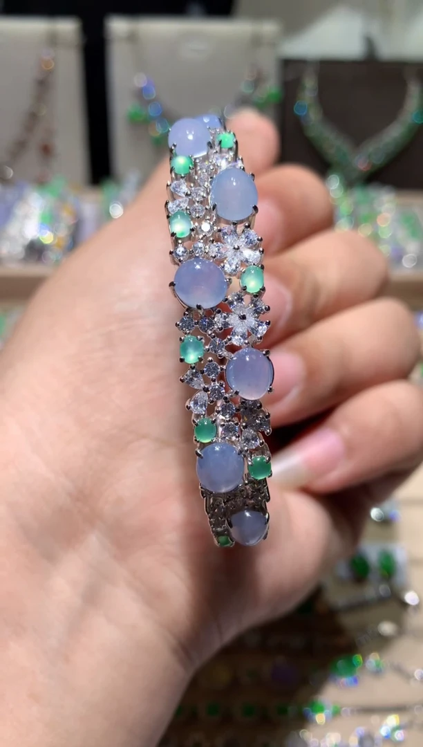 未镶嵌翡翠耳饰手镯