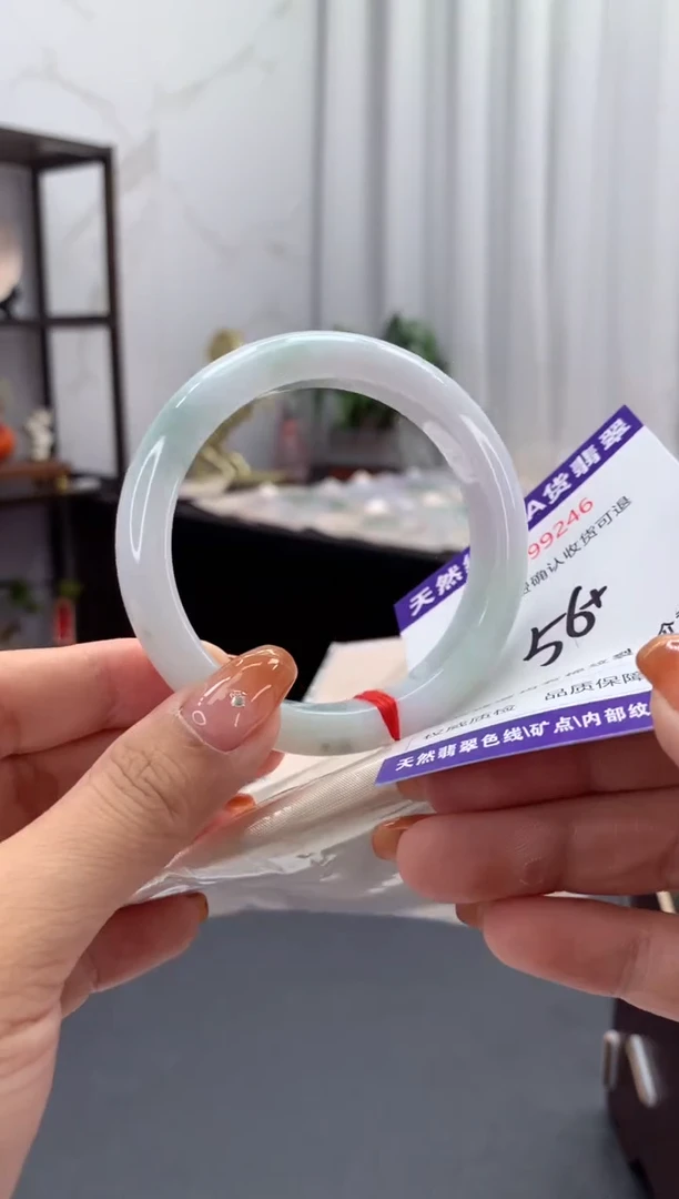 未镶嵌手镯翡翠有纹，完美者勿拍