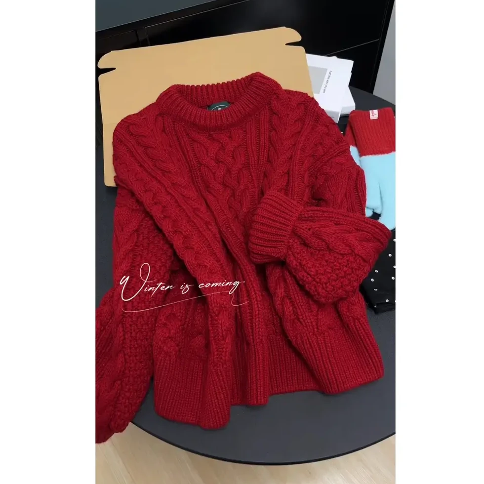 高级感复古酒红色麻花毛衣女2025秋冬宽松慵懒风圣诞加厚针织上衣