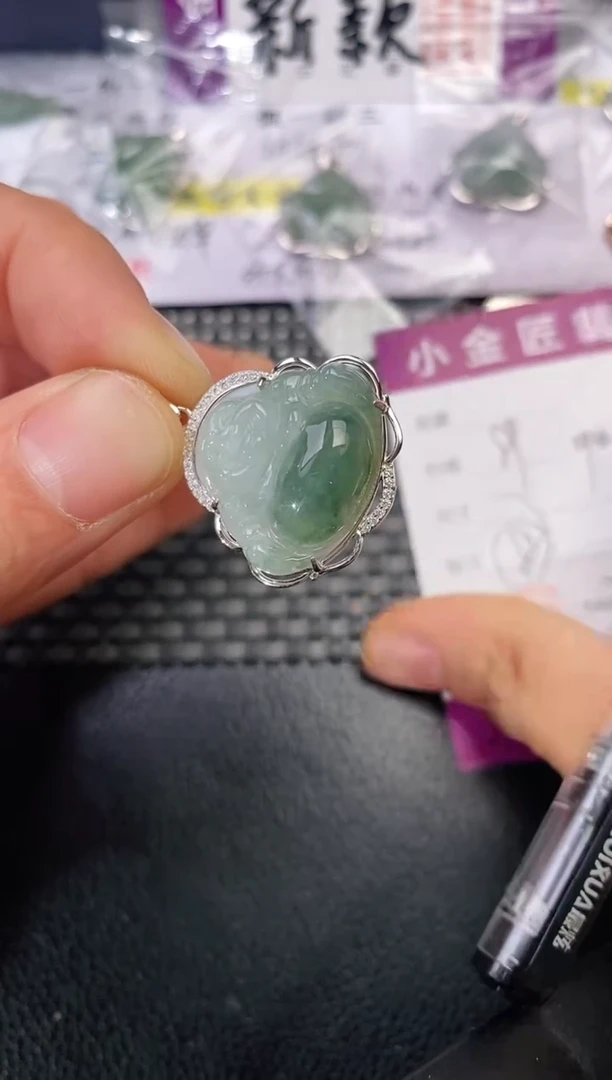 颈饰银S925镶嵌翡翠老*猫挂件