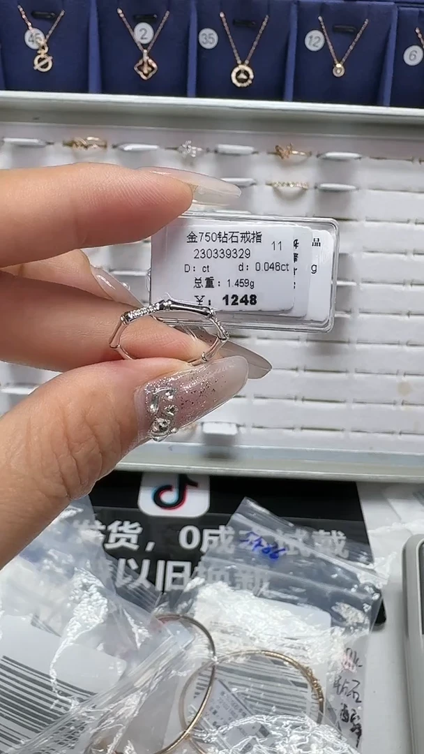 18K金镶嵌戒指/指环钻石戒指