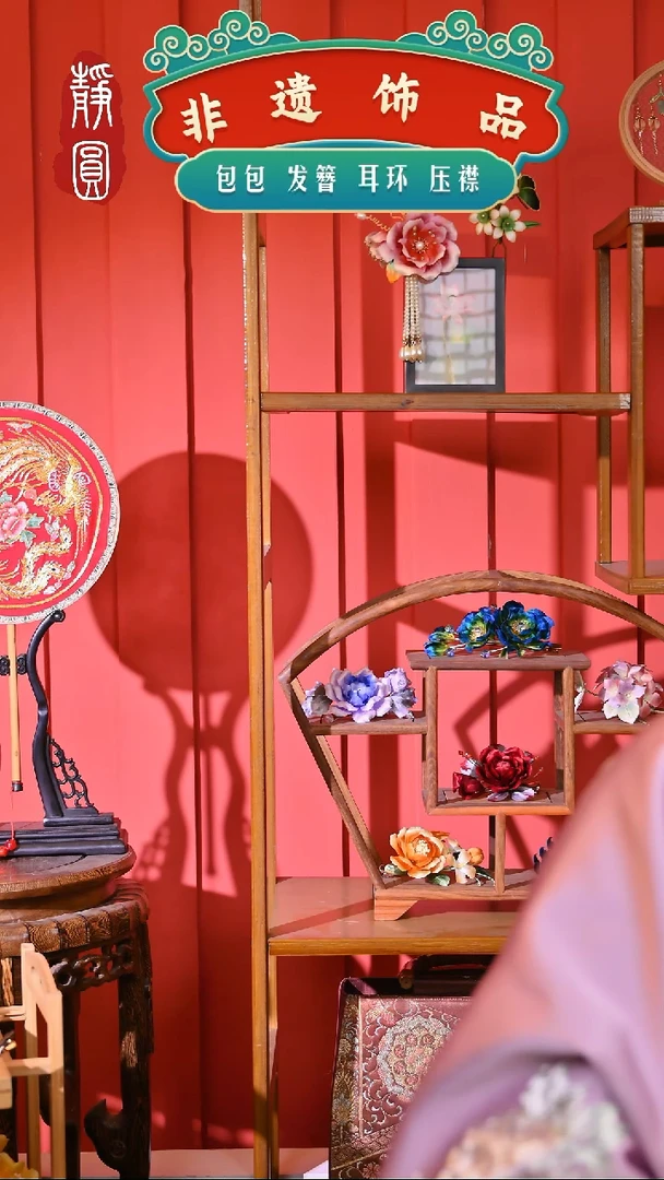 【闪购商品】织绣织锦金色包包