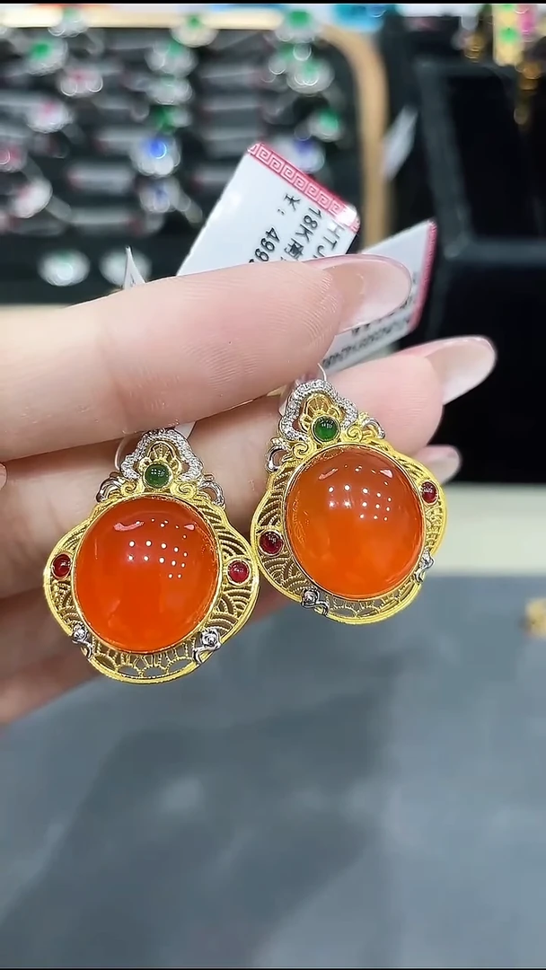 南红玛瑙吊坠18K金镶嵌多样性发其一