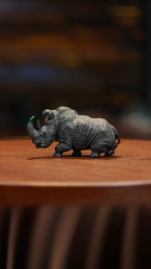 翡翠摆件未镶嵌犀牛