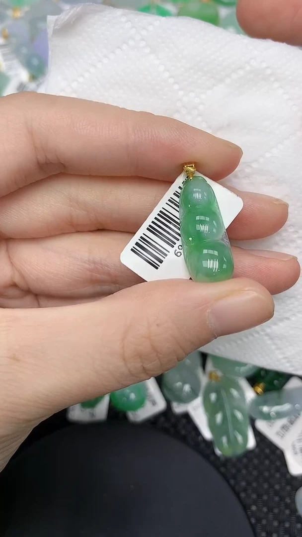颈饰18K金镶嵌翡翠1111111111