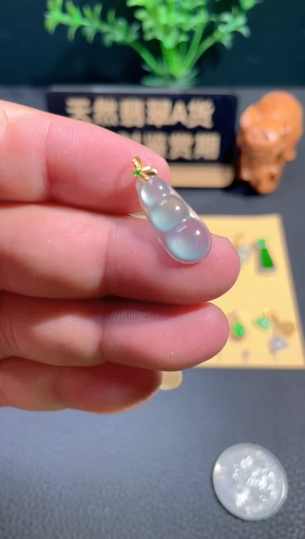 颈饰18K金镶嵌翡翠翡翠