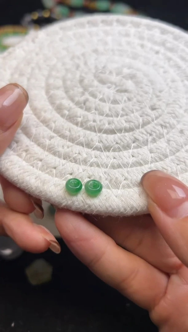 未镶嵌定制翡翠爱***中绿扣一对360