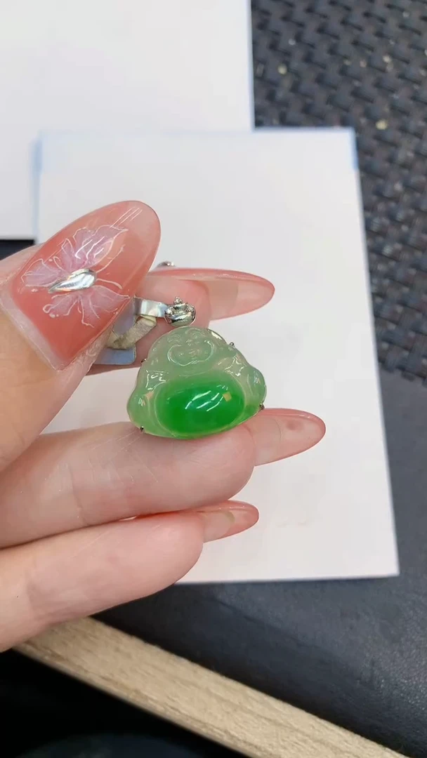 颈饰18K金镶嵌翡翠1