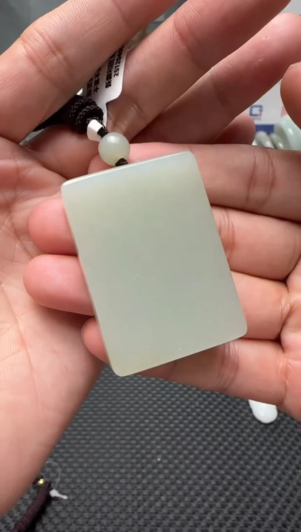 吊坠(赠链)未镶嵌和田玉无事牌