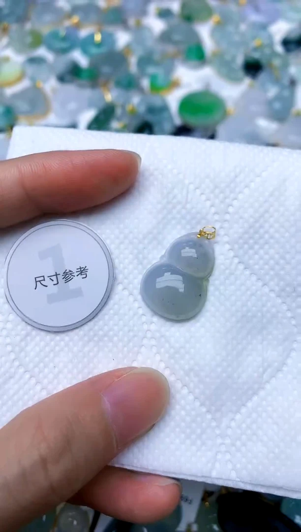 颈饰18K金镶嵌翡翠天然A货翡翠