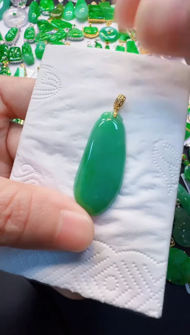 翡翠18K金镶嵌吊坠(不含链)1200