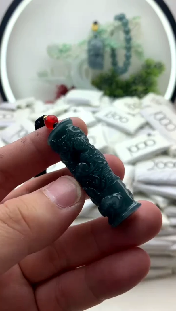 翡翠未镶嵌颈饰龙柱