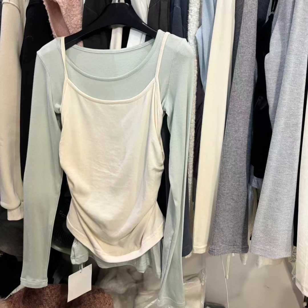 9937春日韩女穿搭 褶皱收腰吊带打底衫两件套