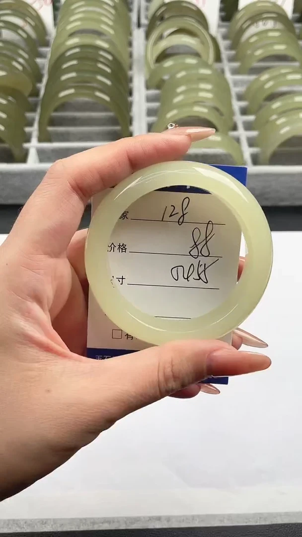 未镶嵌手镯石英质玉浓蜂蜜