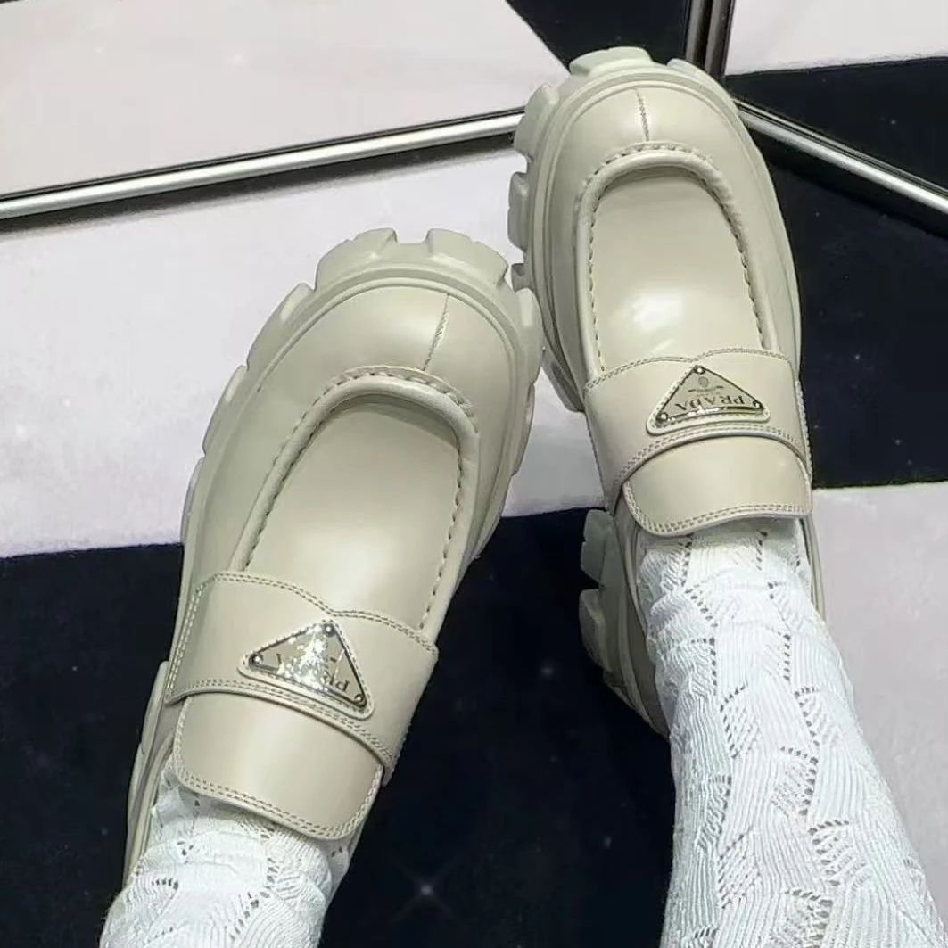 99新 Prada/普拉达 白色乐福鞋 37