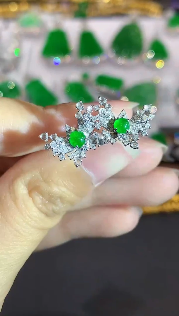 18K金镶嵌翡翠耳饰SY多样性发其一