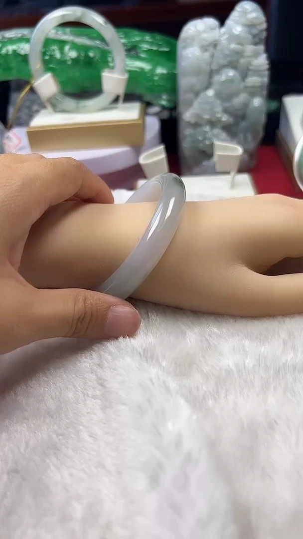 翡翠手镯未镶嵌缅甸天然A货完美手镯