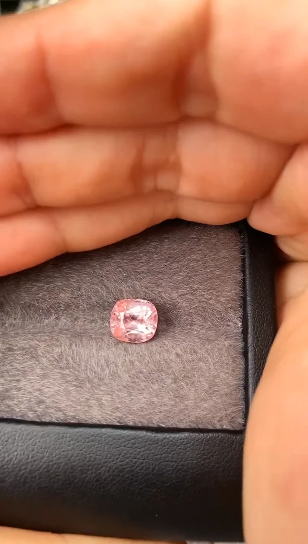 未镶嵌裸石定制尖晶石枕型 粉橙色调 2.71ct