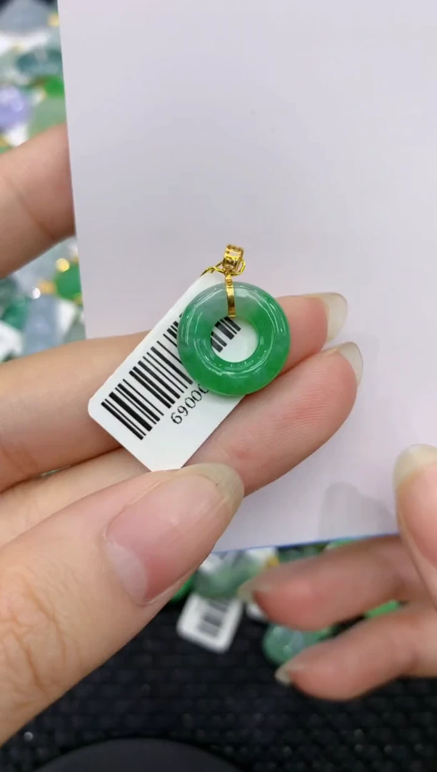 【闪购商品】翡翠颈饰18K金镶嵌8888888888