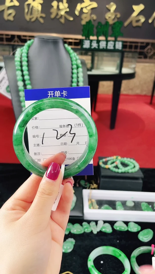 未镶嵌手镯石英质玉（非洲翠）微瑕介意勿拍