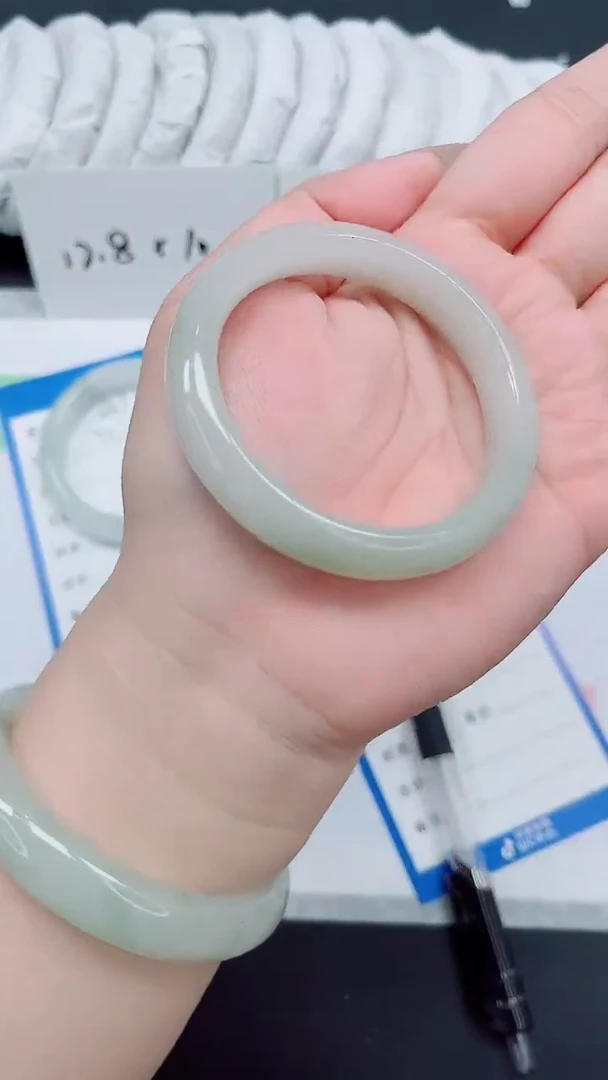 石英质玉手镯未镶嵌038-圈口：52.2