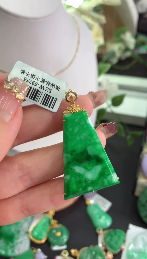 【闪购商品】翡翠吊坠(不含链)18K金镶嵌挂件