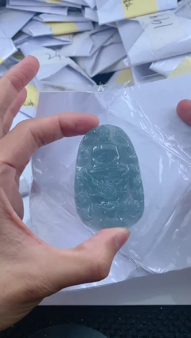 翡翠未镶嵌颈饰