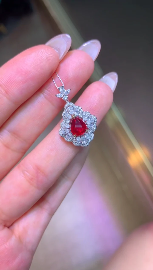 18K金镶嵌吊坠(不含链)红宝石1.21CT